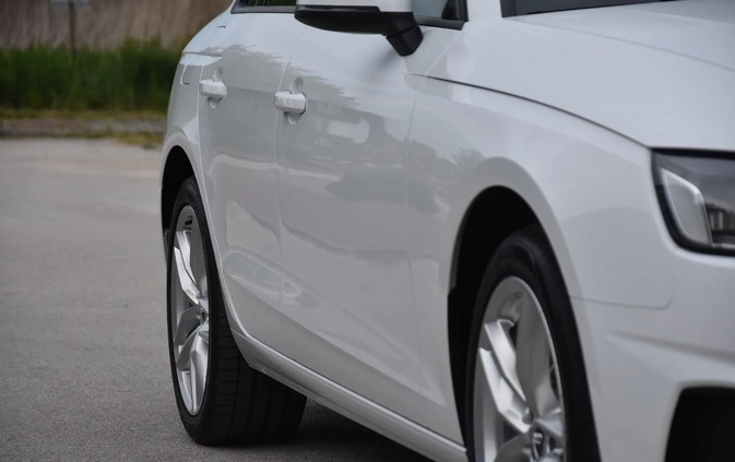 Audi A4 cena 109900 przebieg: 180000, rok produkcji 2019 z Kielce małe 742